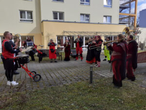Guggenmusik im Hof in Singen