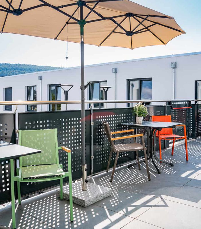 Sitzgelegehenheiten auf der schönen Terrasse in Blumberg