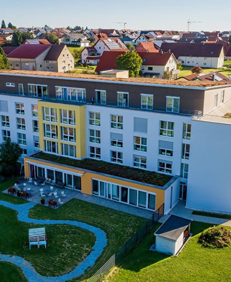 Servicehaus Sonnenhalde Pflegeheim Westerheim Gartenseite